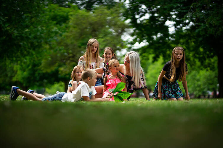 rodzinna fotografia z dziećmi