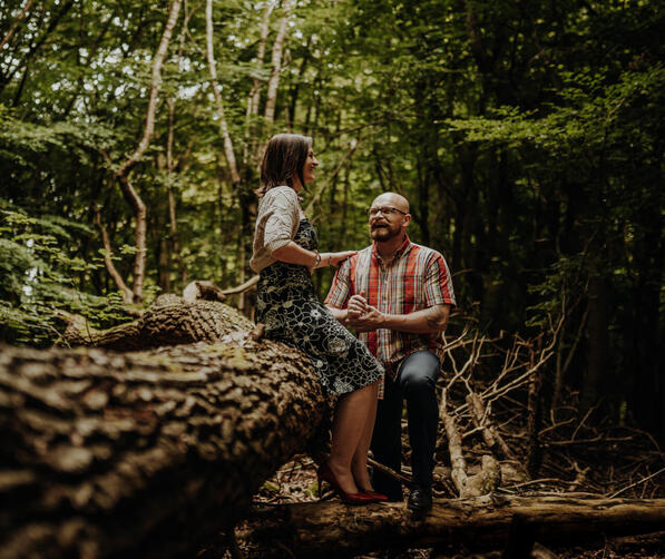 sesja plenerowa w lesie